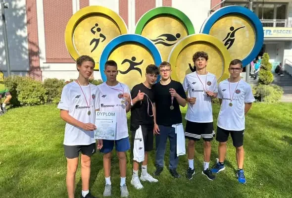 Uczniowie ZSS z medalami w Mistrzostwach Siemianowic Śląskich w Sztafetowych Biegach Przełajowych