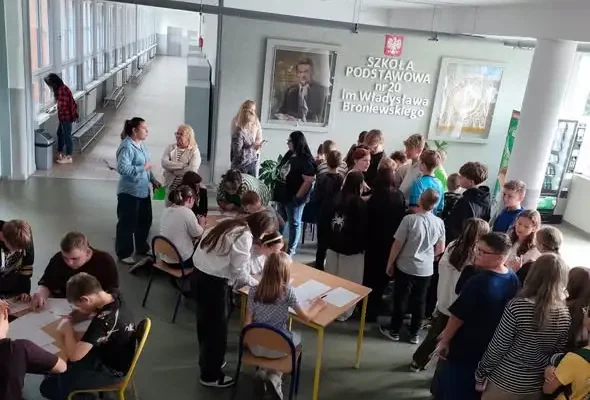 Wybory Superbelfrów w SP20 – uczniowie wybrali swoich ulubionych nauczycieli