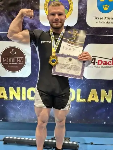 Siemianowiczanin Kamil z rekordem świata w strict curl!